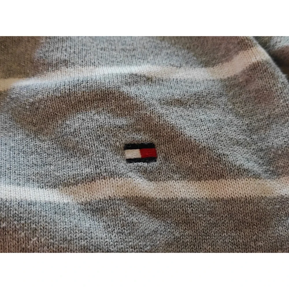 Tommy Hilfiger Mens XL‎ Grey White Striped V-Neck 100% Cotton Knit Sweater Logo